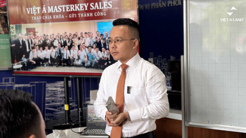Ban lãnh đạo Việt Á tại buổi đào tạo Master Key Sales Ban lãnh đạo Việt Á tại buổi đào tạo Master Key Sales