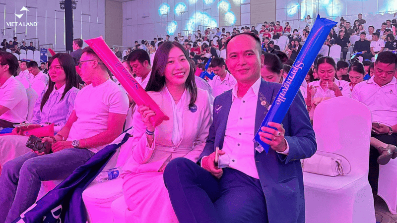 Đội ngũ nhân viên Việt Á Land