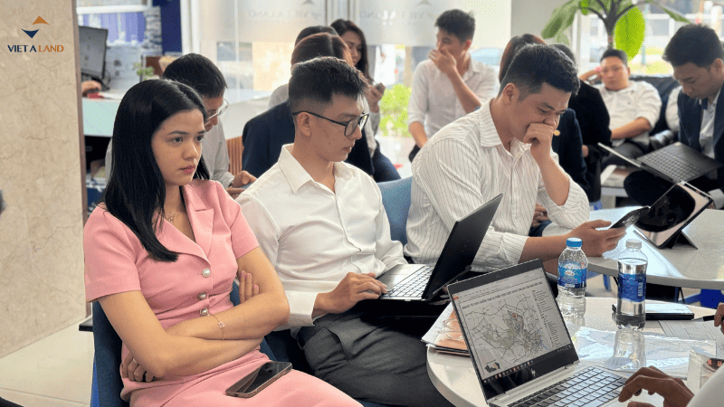 Đội ngũ Việt Á Land