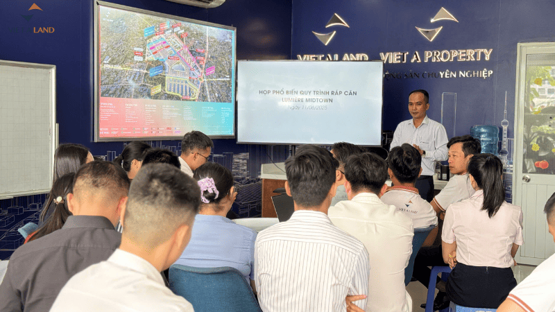 Toàn cảnh cuộc họp về ráp căn LUMIÈRE Midtown Toàn cảnh cuộc họp về ráp căn LUMIÈRE Midtown