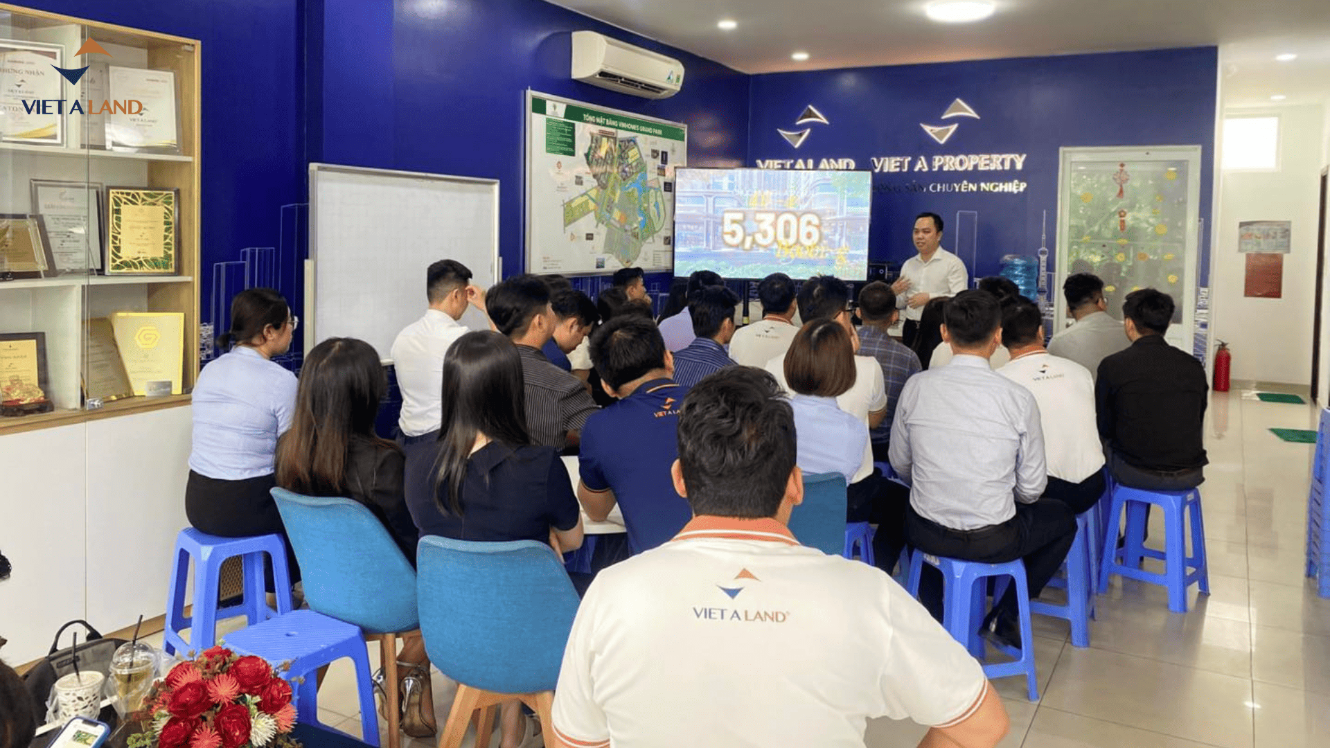 Tổng quan buổi họp ra hàng La Pura