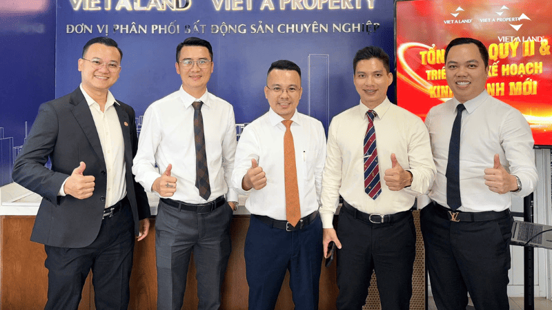 Ban lãnh đạo Việt Á Land