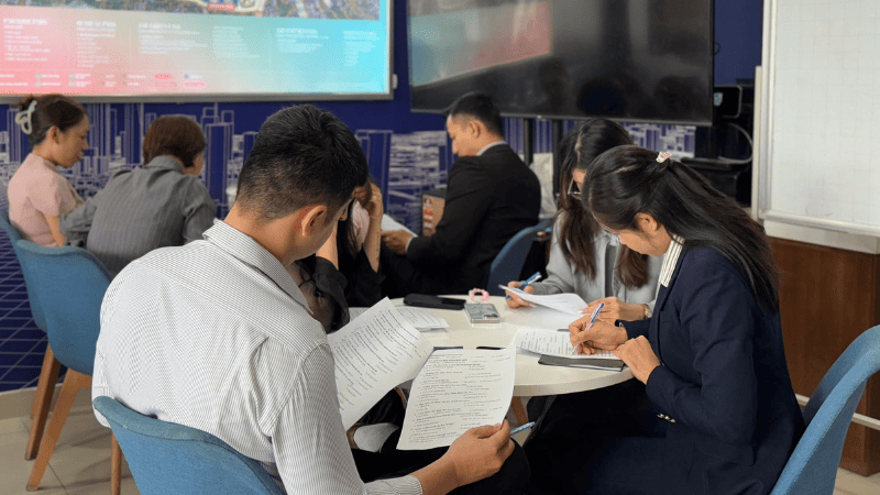 Đội ngũ Việt Á làm bài test Master Key Sales Đội ngũ Việt Á làm bài test Master Key Sales