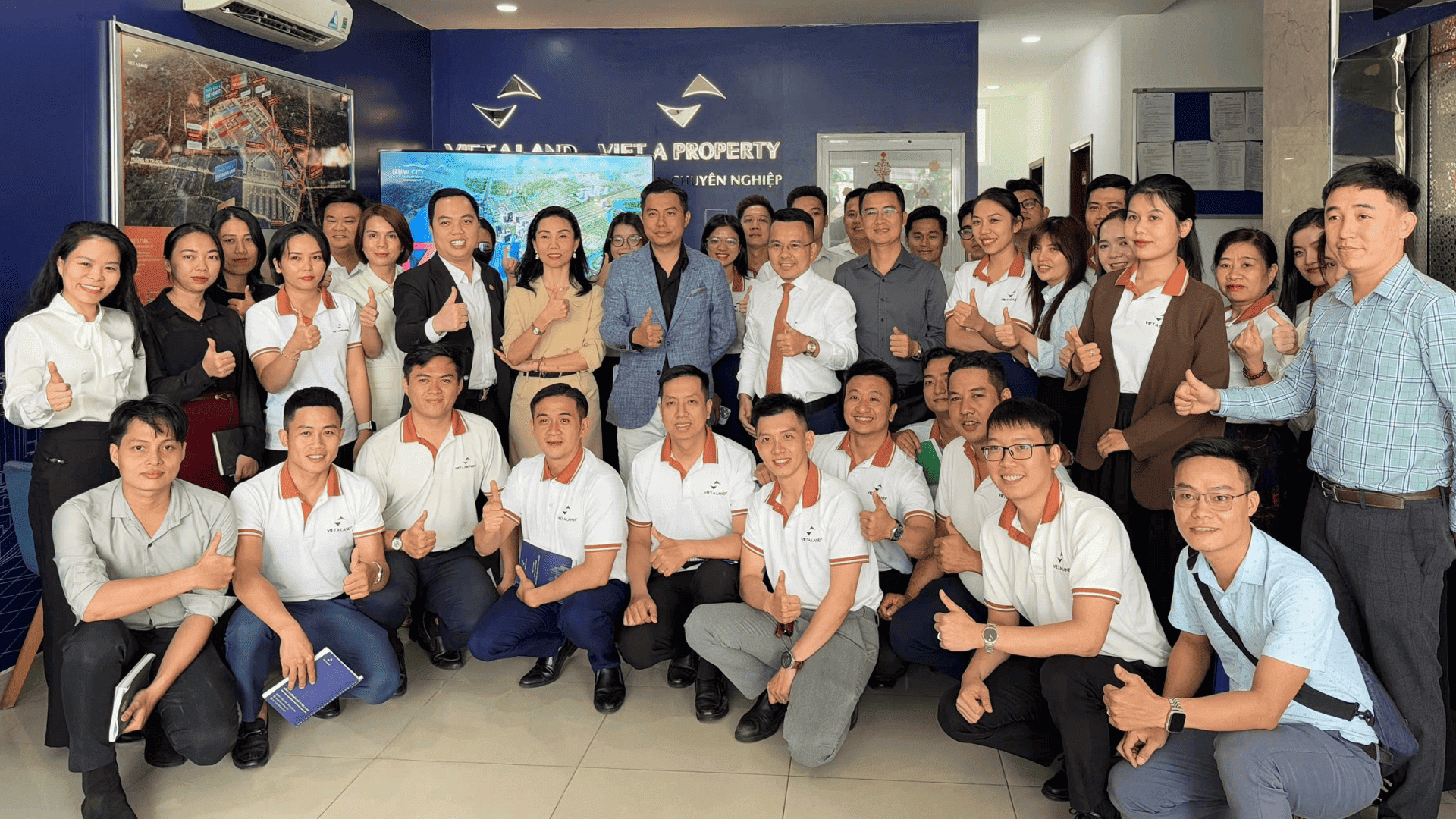 Toàn bộ nhân viên Kinh Doanh Việt Á tại buổi đào tạo chuyên sâu Izumi City