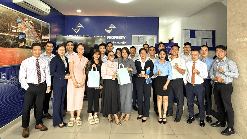 Toàn thể đội ngũ Kinh Doanh Việt Á tại buổi đào tạo Master Key Sales Toàn thể đội ngũ Kinh Doanh Việt Á tại buổi đào tạo Master Key Sales