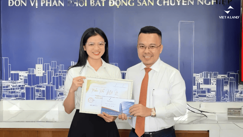 Trao thưởng Trưởng phòng xuất sắc nhất quý II