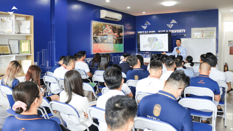 Đội ngũ Kinh doanh Việt Á Land