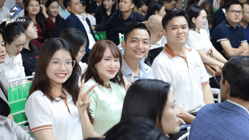 Đội ngũ Kinh doanh Việt Á Đội ngũ Kinh doanh Việt Á