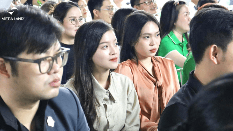 Đội ngũ Kinh doanh Việt Á tại sự kiện Mini kick-off Dự án La Pura Đội ngũ Kinh doanh Việt Á tại sự kiện Mini kick-off Dự án La Pura