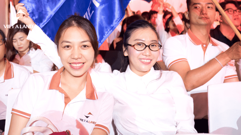 Đội ngũ Việt Á Land check-in tại Kick-off The Opus One Đội ngũ Việt Á Land check-in tại kick-off The Opus One