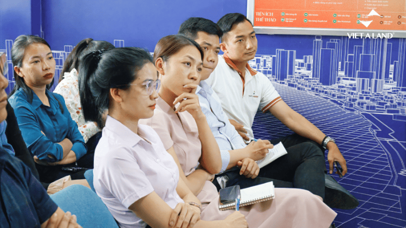 Đội ngũ Việt Á Land tại buổi training dự án La Tiên Villa - Libera Nha Trang Đội ngũ Việt Á Land tại buổi training dự án La Tiên Villa - Libera Nha Trang