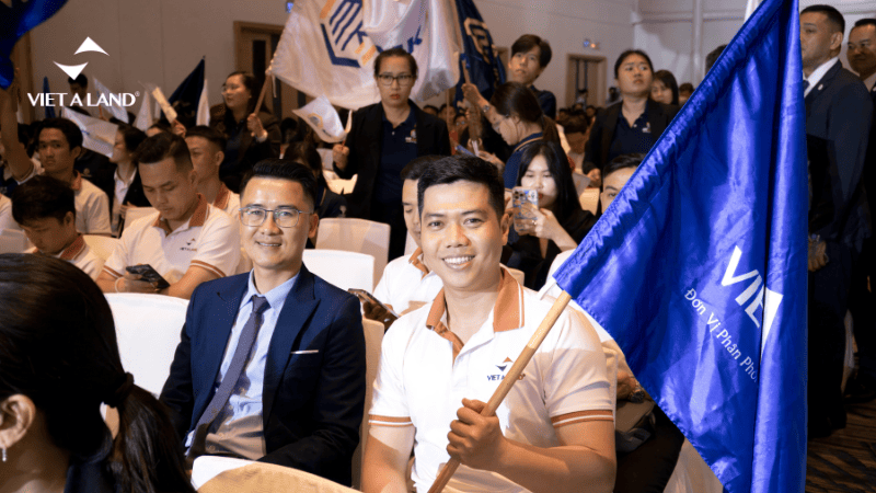Đội ngũ Việt Á Land tại Kick-off Dự án The Opus One - Vinhomes Grand Park Đội ngũ Việt Á Land tại Kick-off Dự án The Opus One - Vinhomes Grand Park