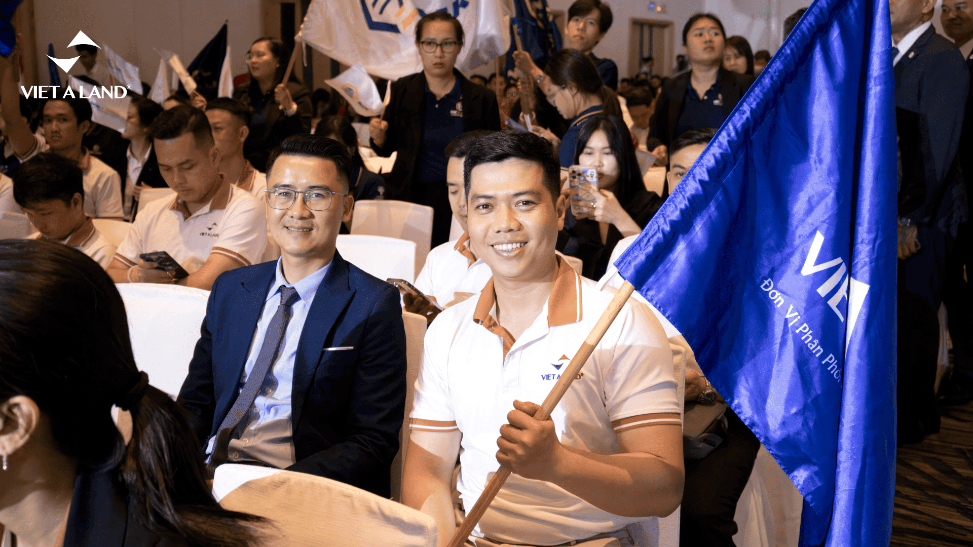 Đội ngũ Việt Á Land tại kick-off The Opus One - Vinhomes Grand Park