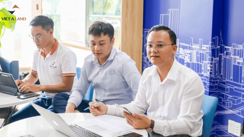 Giám Đốc Kinh Doanh trực tiếp training Họp ráp căn Dự án The Privé