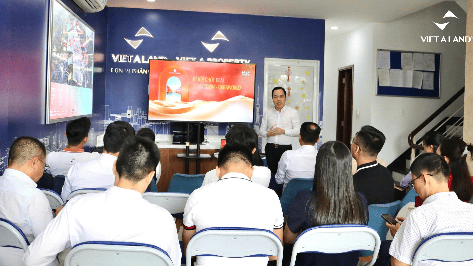 Tập thể Chuyên viên Kinh doanh Việt Á tại buổi training CaraWord - Cam Ranh