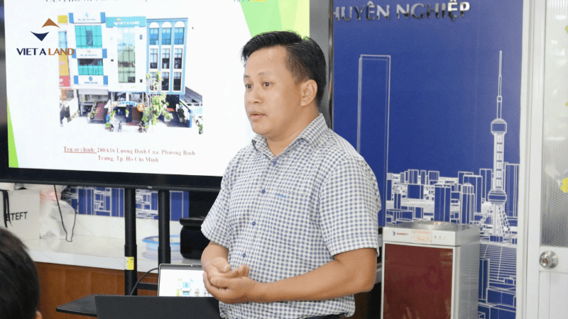 Giám Đốc HCNS trực tiếp đào tạo tại buổi hội nhập Giám Đốc HCNS trực tiếp đào tạo tại buổi hội nhập