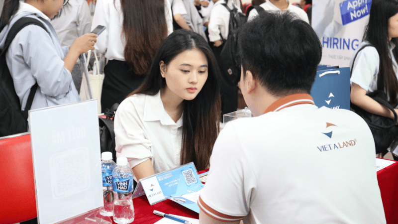 Buổi phỏng vấn tại Mock-interview & Job Fair tại trường UEF 
