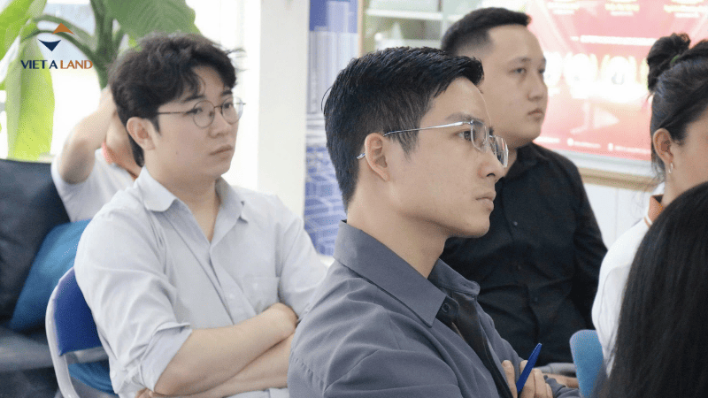 Đội ngũ Kinh doanh Việt Á Land