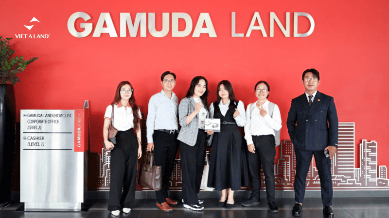 Đội ngũ Việt Á Land tại buổi Kick-off dự án The Meadow by Gamuda Land 