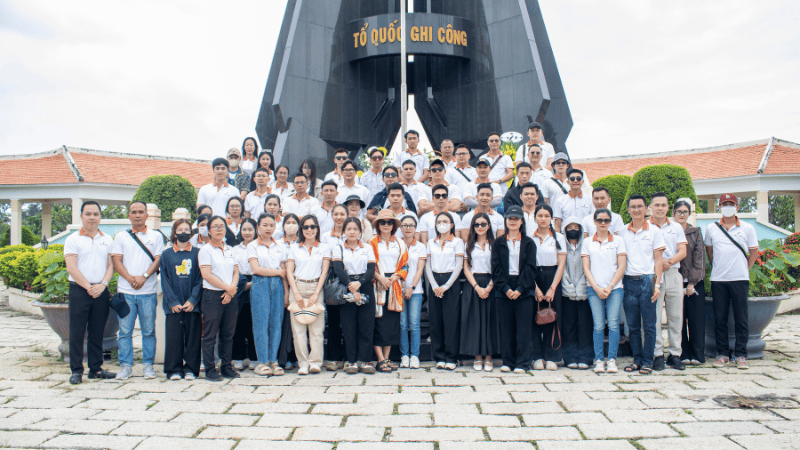 Đội ngũ Việt Á Land