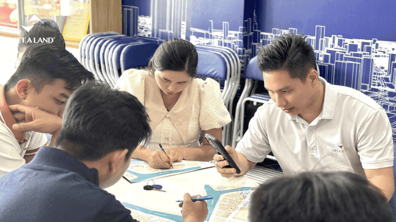 Đội ngũ Việt Á tại buổi họp Core-team dự án Gladia by The Waters