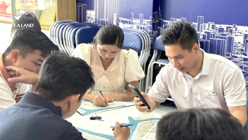 Đội ngũ Việt Á tại buổi họp Core-team dự án Gladia by The Waters Đội ngũ Việt Á tại buổi họp Core-team dự án Gladia by The Waters