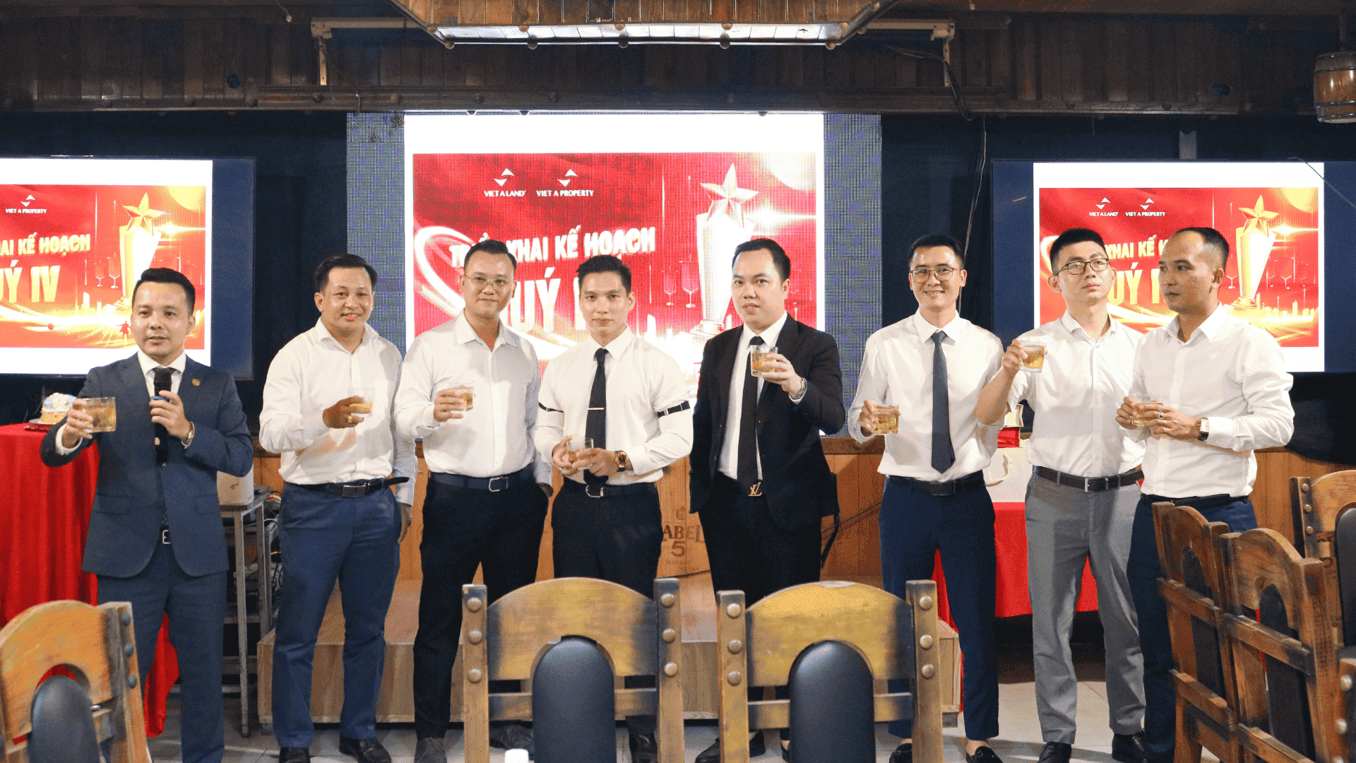 Ban Lãnh Đạo Việt Á tại buổi Tổng kết Quý III năm 2025