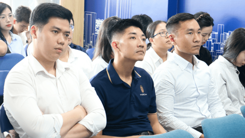 Đội ngũ Chuyên viên Kinh Doanh của Việt Á tại buổi training dự án 
