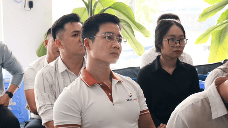 Đội ngũ Chuyên viên Kinh Doanh Việt Á Land