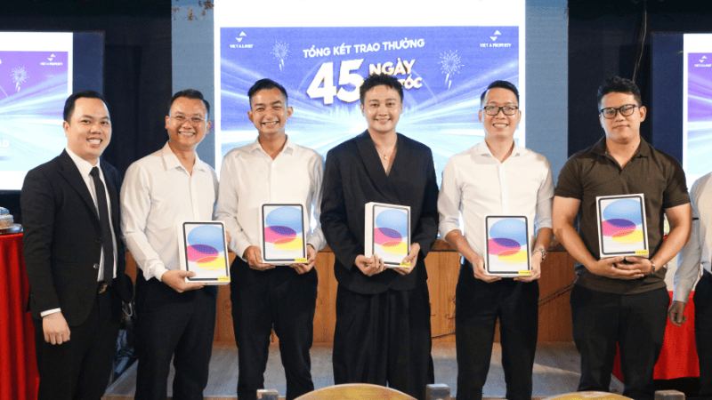 Vinh danh các chiến binh đạt thành tích Xuất sắc trong chương trình thi đua '' 45 Ngày bứt tốc'' Vinh danh các chiến binh đạt thành tích Xuất sắc trong chương trình thi đua '' 45 Ngày bứt tốc''