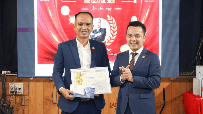 Vinh danh Trưởng phòng Kinh Doanh Xuất sắc Quý III năm 2025 Vinh danh Trưởng phòng Kinh Doanh Xuất sắc Quý III năm 2025