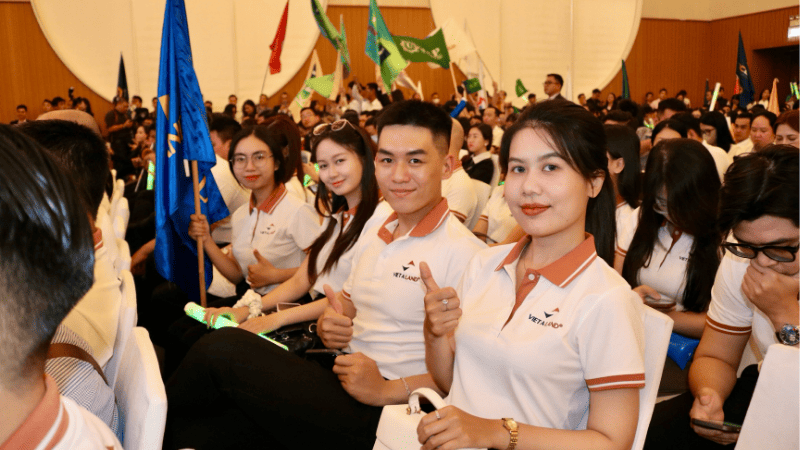 Đội ngũ Việt Á Land tại sự kiện Vinhomes Green Paradise