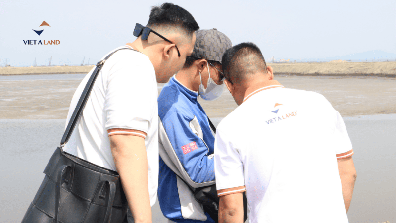 Đội ngũ Việt Á Land tham quan thực tế Dự án Vinhomes Green Paradise