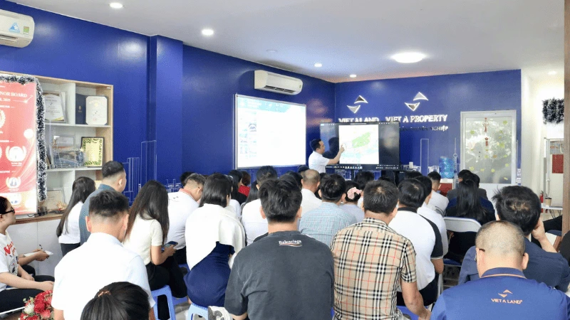 Đội ngũ Kinh Doanh Việt Á Land Đội ngũ Kinh Doanh Việt Á Land