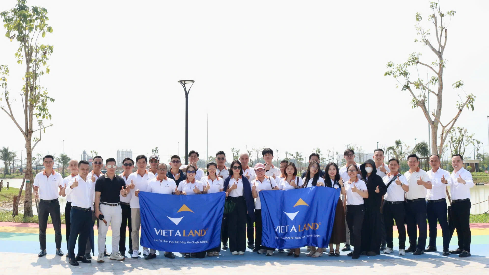 Đội ngũ Việt Á sitetour thực tế Dự án Vinhomes Green City