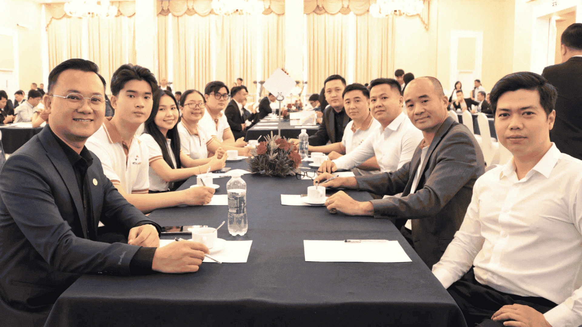 Đội ngũ Việt Á Land tham gia sự kiện Dự án Vinhomes Green Paradise