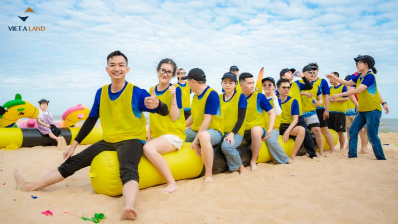 doi vang viet a land tham gia tro choi teambuilding