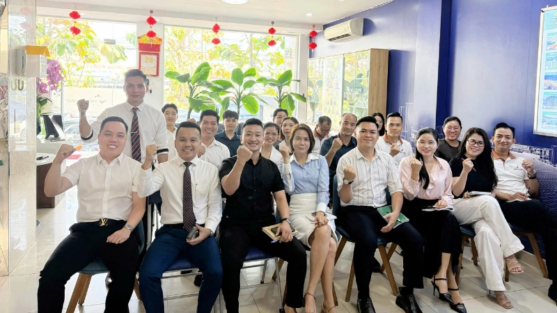 Đội ngũ Kinh doanh Việt Á Land tham gia Khóa học Masterkey A.I Prompt