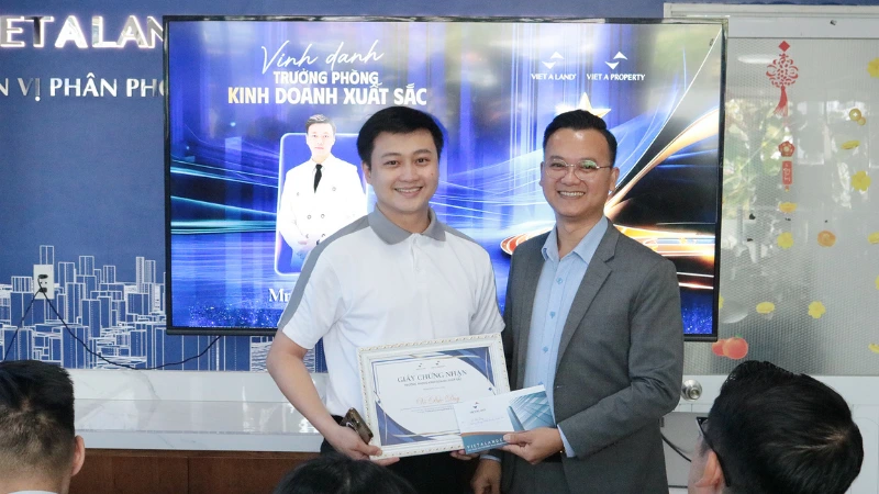Vinh danh Trưởng phòng Kinh doanh Xuất sắc Quý I