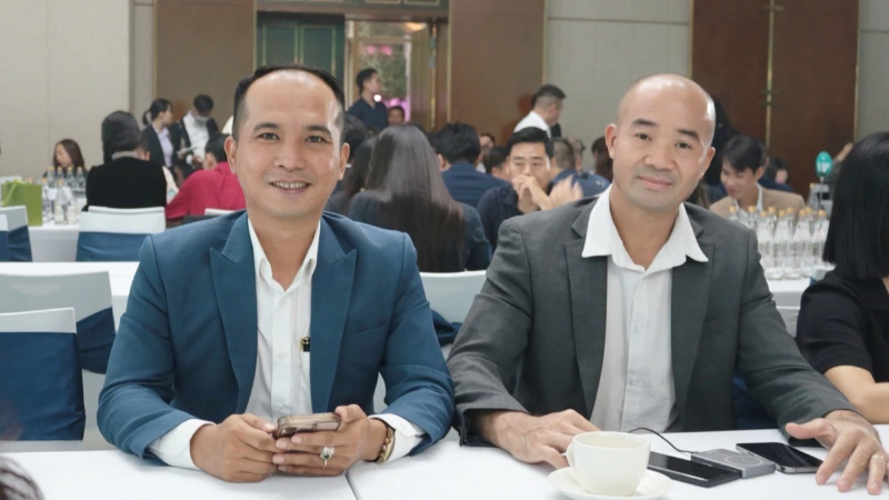 Đội ngũ Kinh doanh Việt Á Land