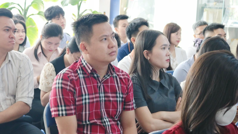 Đội ngũ Việt Á Land training dự án Vinhomes Saigon Park